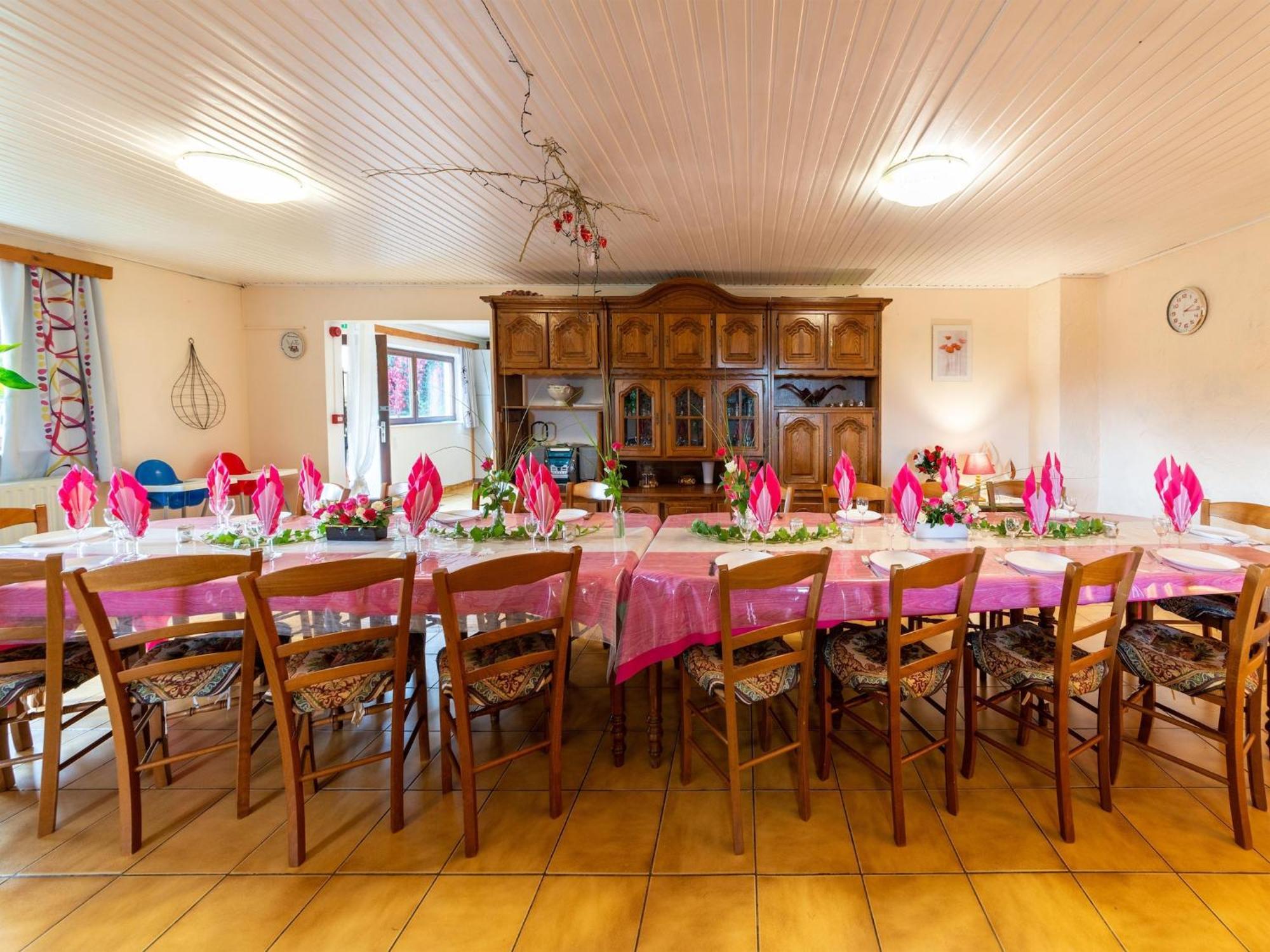 Wonderful Holiday Home In Montleban With Sauna Buitenkant foto