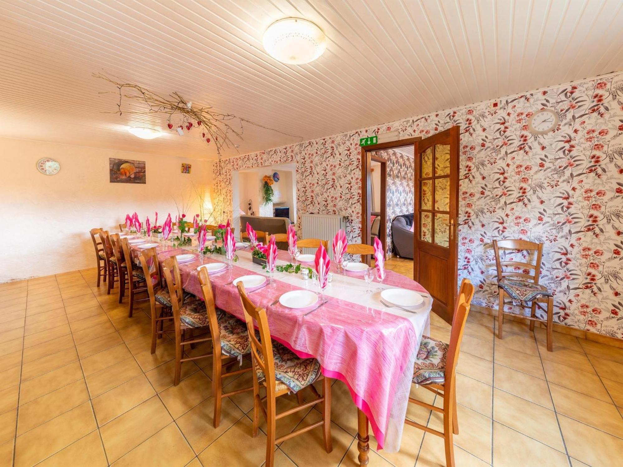 Wonderful Holiday Home In Montleban With Sauna Buitenkant foto